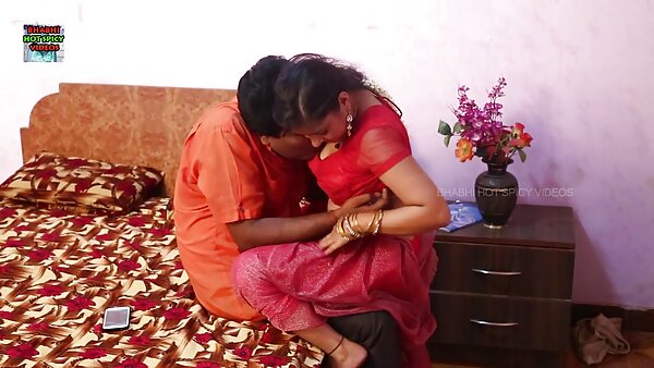 காதலன் தனது கடினமான மற்றும் தடிமனான டாங்கால் லிலு மூனின் ஆசனவாயை வளைக்கிறான்