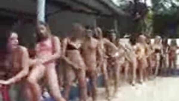 ஆசிய பெண் ஜோ லார்க் இடைநீக்கம் செய்யப்பட்டு இருண்ட BDSM அறையில் அவமானப்படுத்தப்பட்டார்
